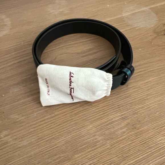 Womens Ferragamo Black and Teal Reversible Belt - Picture 2 of 9